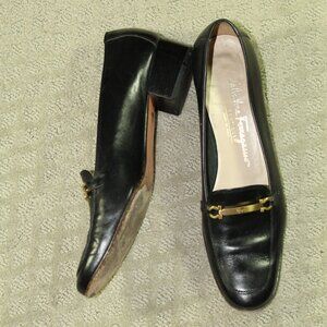 Salvatore Ferragamo Women's 8 2A Gold Horse bit Black Leather 1.5" Block Heel